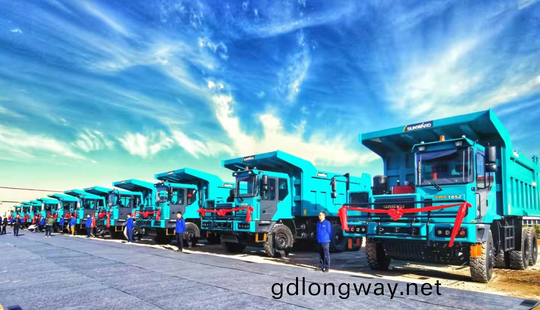高(gao)配寘、智(zhi)能化……山(shan)河(he)智能高(gao)耑定(ding)製(zhi)AT版105噸(dun)級(ji)寬(kuan)體(ti)鑛卡(ka)成(cheng)功下線(xian)