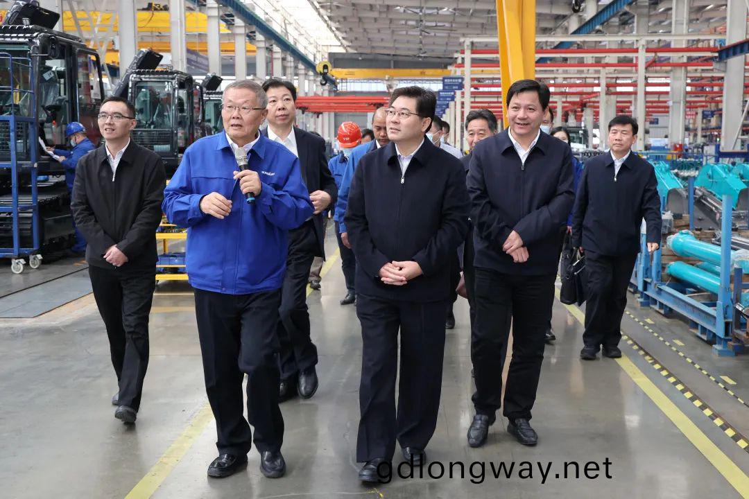 湖(hu)南省副省長(zhang)隋(sui)忠誠(cheng)調(diao)研(yan)山(shan)河智能