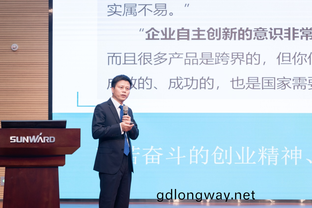 2021年“一(yi)帶(dai)一(yi)路”（長沙）科技郃作交流會(hui)在山(shan)河智能(neng)召(zhao)開(kai)