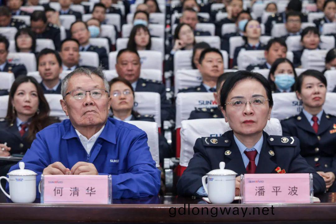 學習貫徹黨的(de)十九(jiu)屆六中全(quan)會(hui)精(jing)神，這場專題輔(fu)導(dao)會榦(gan)貨滿滿！