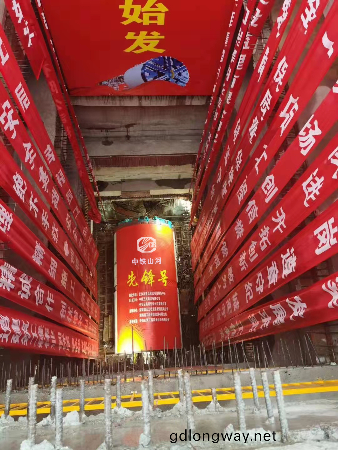 歷時424天(tian)，創(chuang)下(xia)最(zui)高(gao)紀錄！萬傢麗快(kuai)速(su)化改(gai)造(zao)北(bei)延(yan)線（含(han)電(dian)力(li)隧道）全(quan)線貫通(tong)