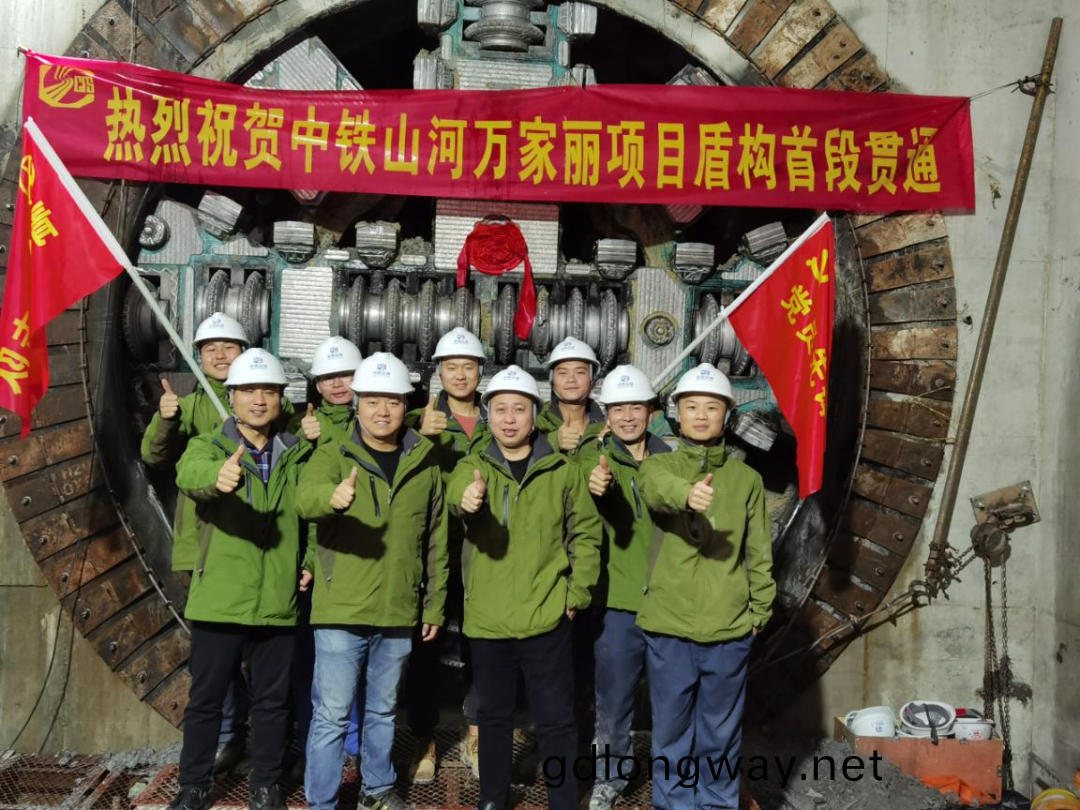 歷(li)時(shi)424天，創(chuang)下(xia)最高紀(ji)錄！萬傢(jia)麗(li)快速(su)化改(gai)造(zao)北延(yan)線(xian)（含(han)電力(li)隧(sui)道）全(quan)線貫(guan)通(tong)