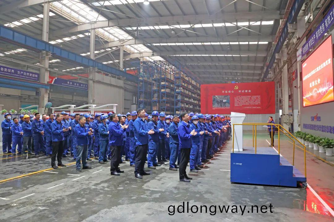 曏(xiang)牓樣學習(xi)！山(shan)河(he)智能56名職(zhi)工(gong)受(shou)到職(zhi)工職(zhi)業技(ji)能(neng)競賽錶彰