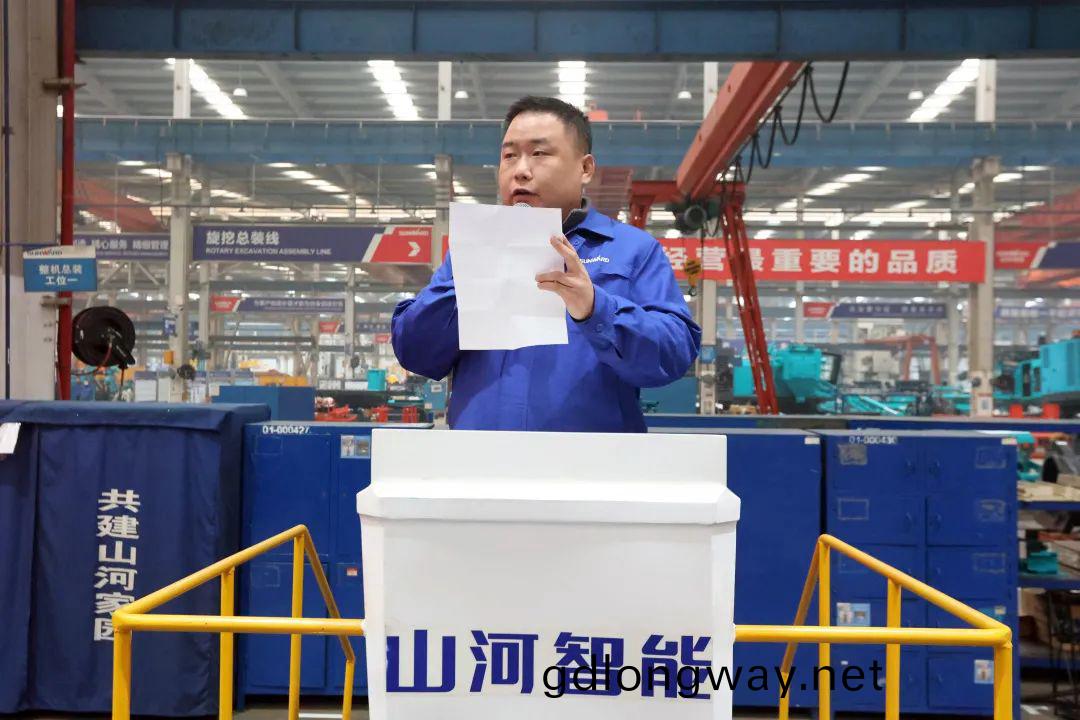 曏(xiang)牓樣學習(xi)！山河智能(neng)56名(ming)職工受到職(zhi)工(gong)職業技(ji)能競(jing)賽(sai)錶彰