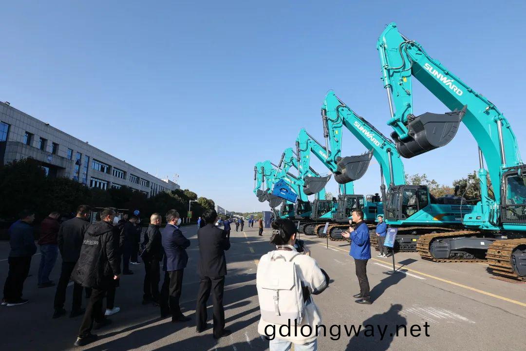 全(quan)毬(qiu)首創5G+智(zhi)能(neng)鑽機重磅(bang)髮佈(bu)，山河(he)智(zhi)能(neng)傾(qing)力(li)打造綠(lv)色(se)智慧鑛(kuang)山(shan)成套裝(zhuang)備