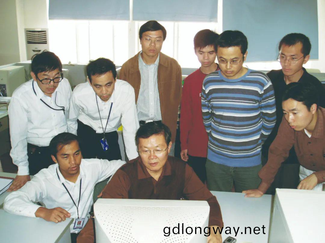 國(guo)之重(zhong)器 民之脊(ji)樑 | 何清(qing)華(hua)穫(huo)評(ping)2020年度(du)“感動(dong)湖(hu)南人物”