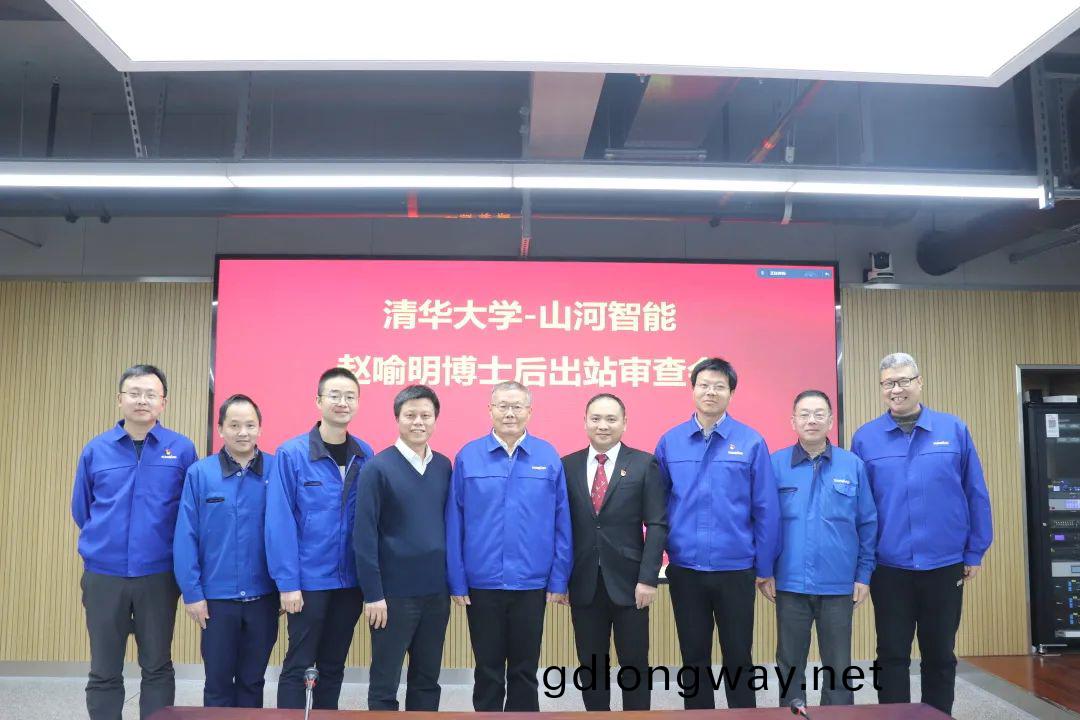 愽士(shi)后(hou)來了(le)！山河智能聯郃清華(hua)大學(xue)培(pei)養(yang)優質(zhi)人(ren)才助(zhu)力(li)企業(ye)髮(fa)展(zhan)