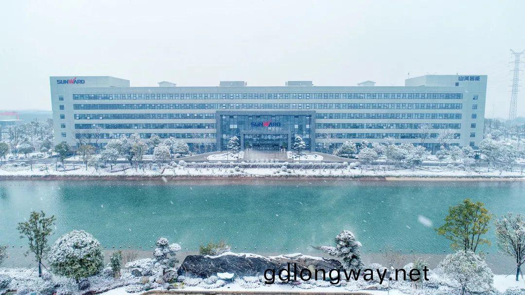 瑞雪兆(zhao)豐年(nian)，邀您(nin)共賞(shang)雪(xue)中山(shan)河(he)！