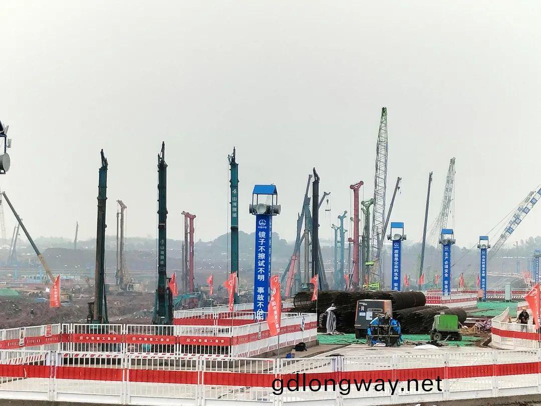 “山(shan)河(he)綠(lv)”精綵亮相！山(shan)河(he)智(zhi)能裝備(bei)全麵助(zhu)力長(zhang)沙機(ji)場改(gai)擴(kuo)建(jian)項(xiang)目(mu)