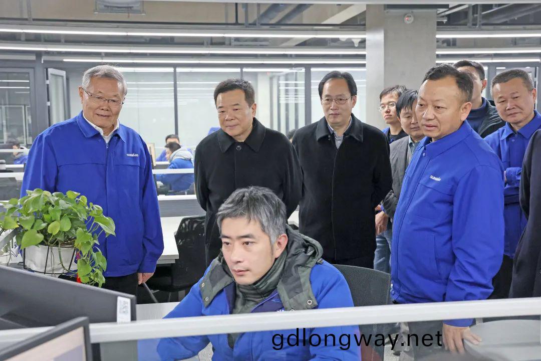 湖南省副省長陳(chen)飛調(diao)研(yan)山(shan)河(he)智(zhi)能(neng)