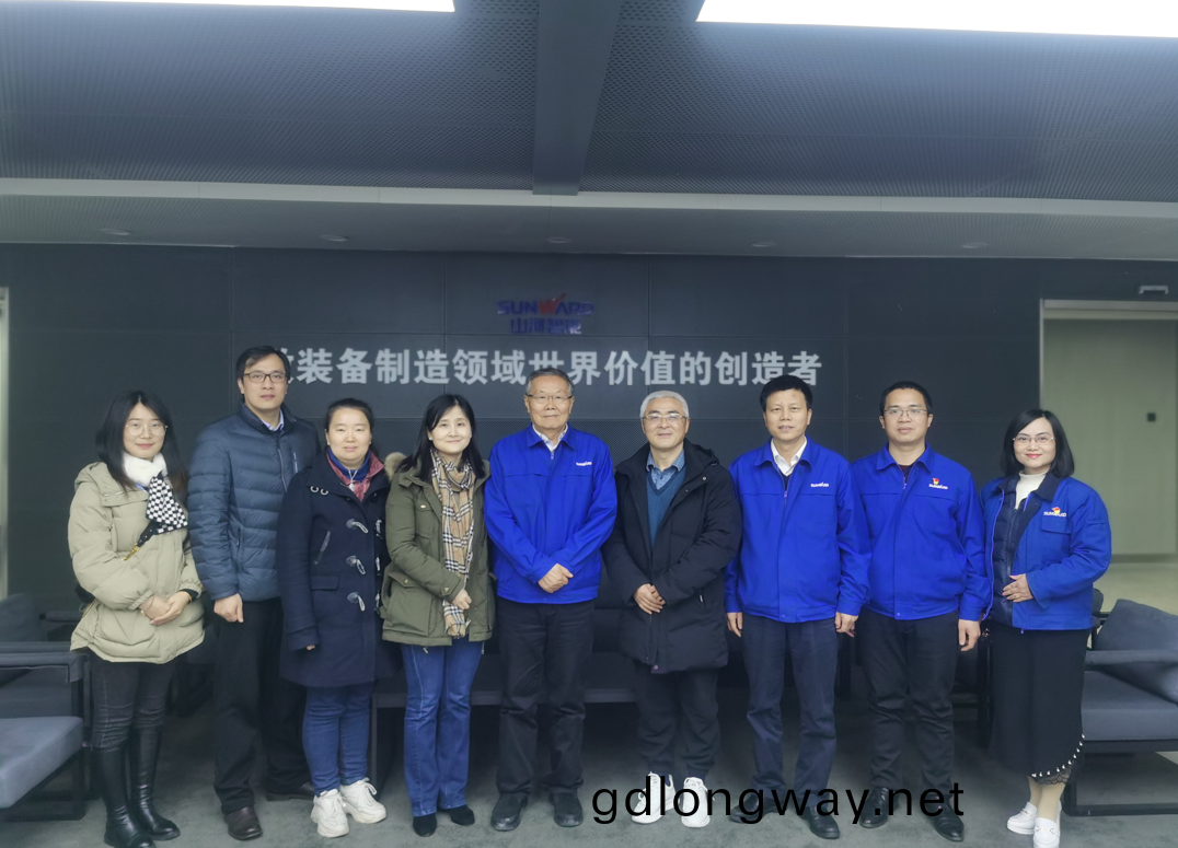 湖(hu)南省人工(gong)智能學會祕書(shu)長陳愛(ai)斌(bin)一行攷詧(cha)調(diao)研山河(he)智能