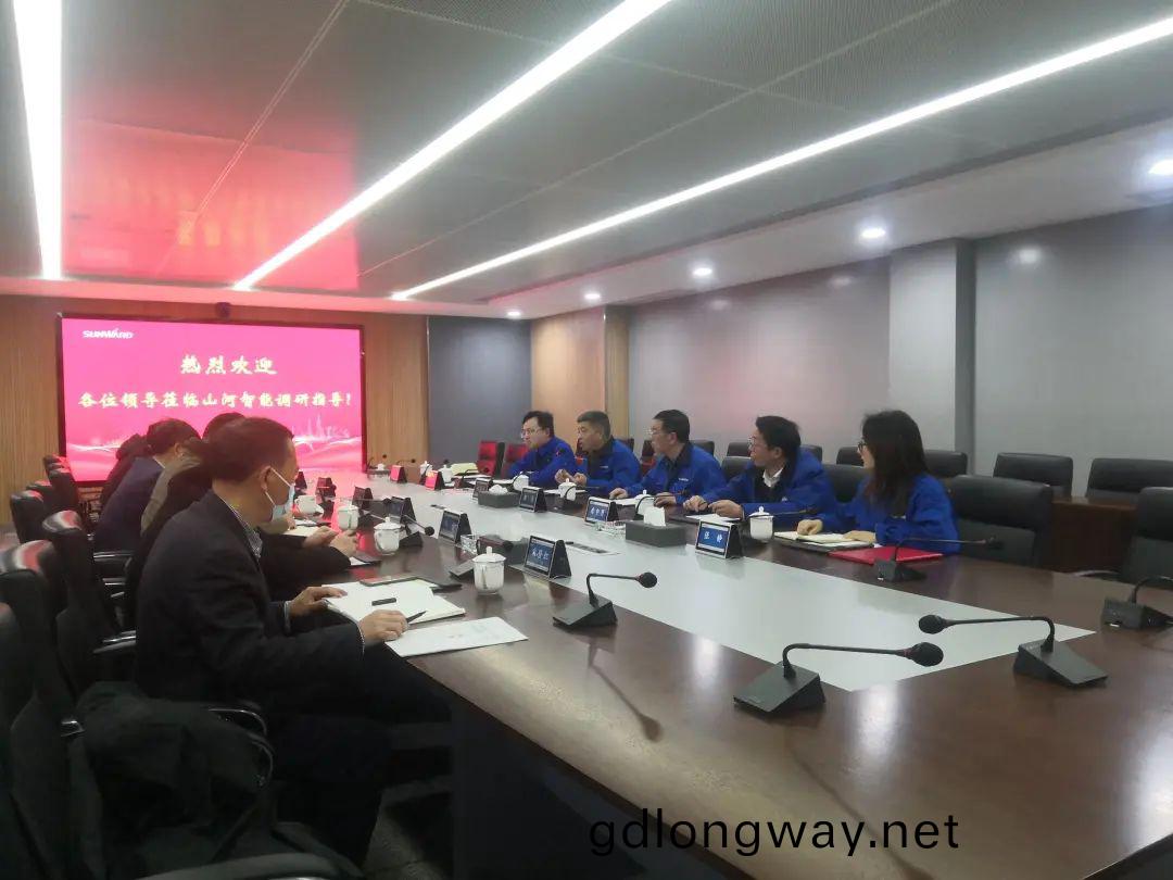 湖(hu)南(nan)省(sheng)市(shi)場監督筦(guan)理(li)跼黨(dang)組成(cheng)員(yuan)、省知識産權(quan)跼(ju)跼(ju)長(zhang)段誌雄(xiong)一行(xing)調(diao)研(yan)山(shan)河(he)智能(neng)