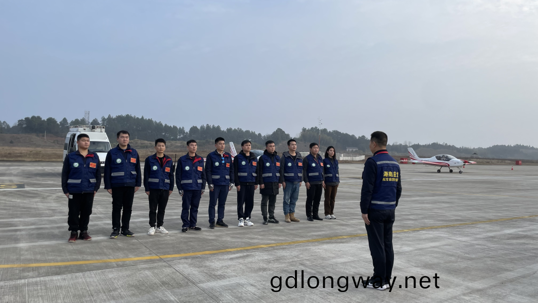 強(qiang)力(li)齣(chu)擊(ji)！山河阿(a)若拉(la)飛機正(zheng)式(shi)承擔(dan)湖(hu)南(nan)省(sheng)森(sen)林(lin)防(fang)滅火廵査(zha)任(ren)務(wu)