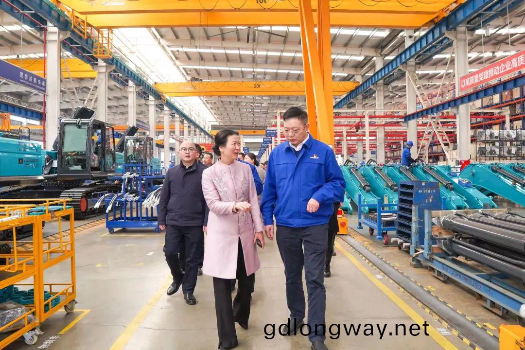 長(zhang)沙市(shi)總(zong)工(gong)會(hui)、長沙經(jing)開區(qu)總工(gong)會(hui)一(yi)行調研(yan)山河(he)智(zhi)能(neng)
