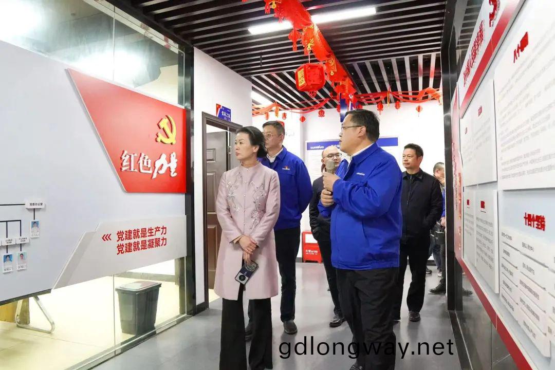 長沙市總工會(hui)、長沙(sha)經開區總工會一(yi)行(xing)調(diao)研山河(he)智能