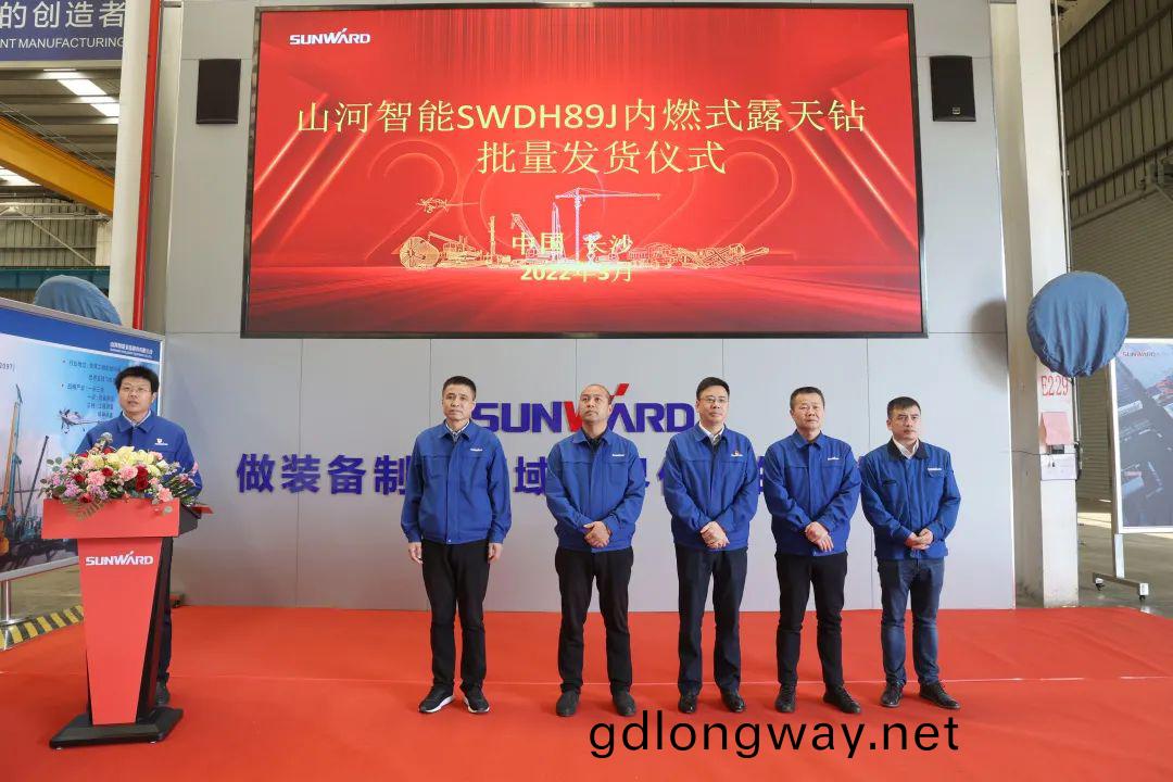 又(you)一欵差異(yi)化(hua)定(ding)製(zhi)産品(pin)穫認可(ke)！山河智(zhi)能(neng)SWDH89J內燃式露(lu)天(tian)鑽(zuan)批量髮(fa)貨