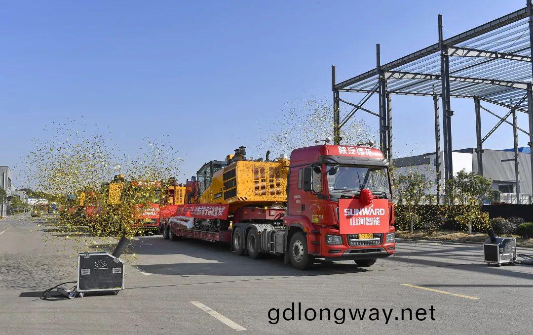 又一(yi)欵差異化(hua)定製産品(pin)穫(huo)認可！山河(he)智能(neng)SWDH89J內(nei)燃(ran)式露天(tian)鑽批量(liang)髮貨(huo)