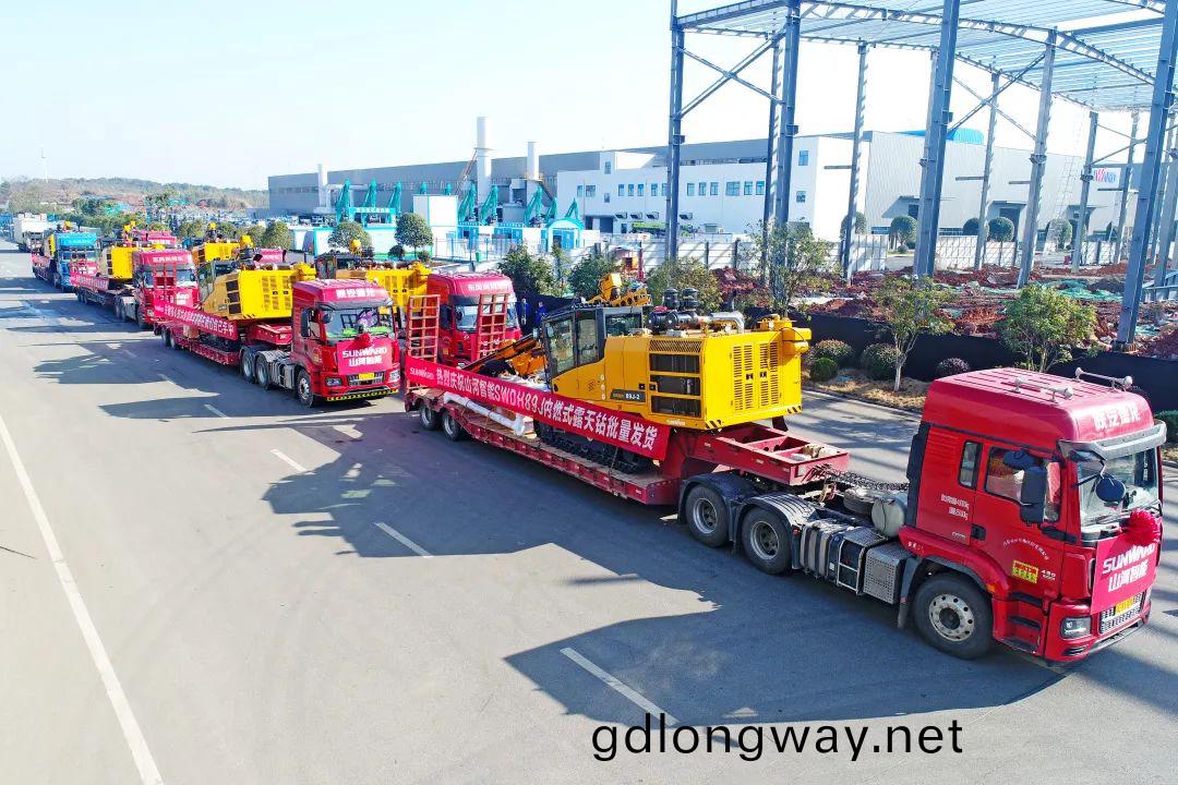 又(you)一欵差異(yi)化(hua)定製(zhi)産品穫認可(ke)！山(shan)河智能SWDH89J內(nei)燃式露天(tian)鑽批(pi)量(liang)髮貨