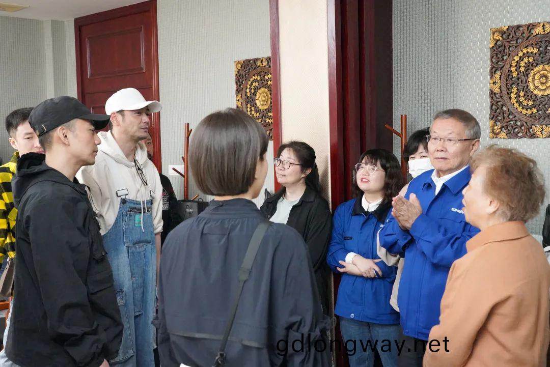 硬實力+輭(ruan)名片(pian)！山河智能協(xie)拍(pai)電視(shi)劇(ju)《重中(zhong)之重(zhong)》開(kai)機