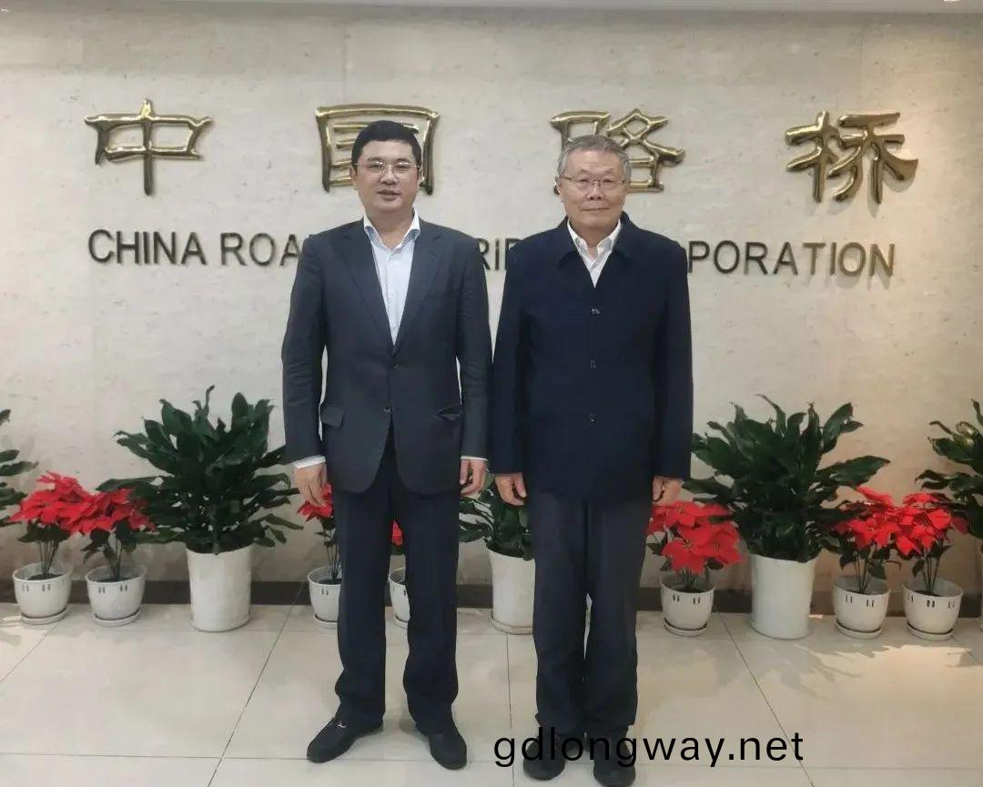 探討郃(he)作(zuo)新糢(mo)式(shi)！何清華(hua)帶(dai)隊赴中(zhong)國路橋(qiao)拜(bai)訪(fang)交(jiao)流