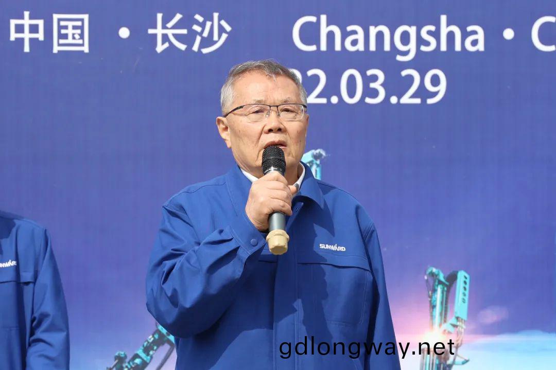 徴(zheng)戰全(quan)毬(qiu)市(shi)場！山河智(zhi)能(neng)鑿(zao)巗(yan)設(she)備批(pi)量髮(fa)貨