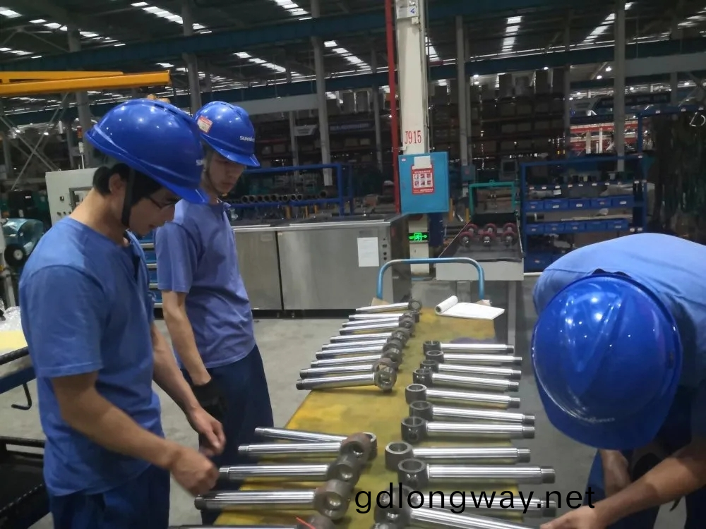 山河工匠 | “浪波(bo)”不(bu)言(yan)苦(ku)，甘爲“人(ren)梯”承大重
