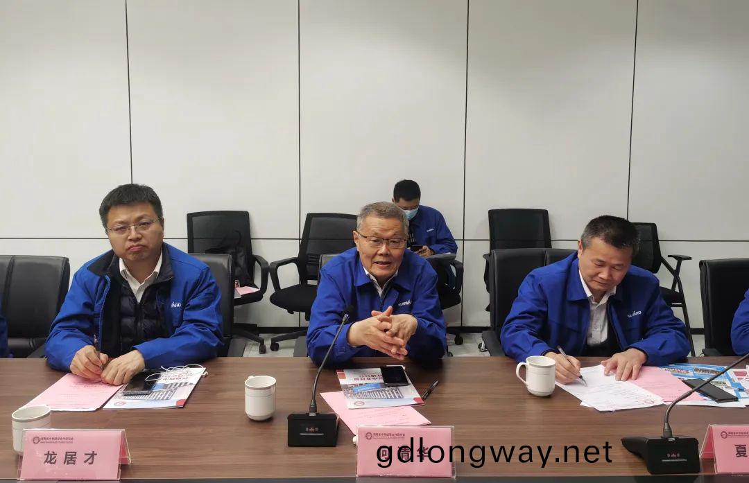何清華(hua)帶隊赴湖南省(sheng)中非經(jing)貿(mao)郃(he)作研(yan)究會與鑛業(ye)協(xie)會(hui)拜(bai)訪交流