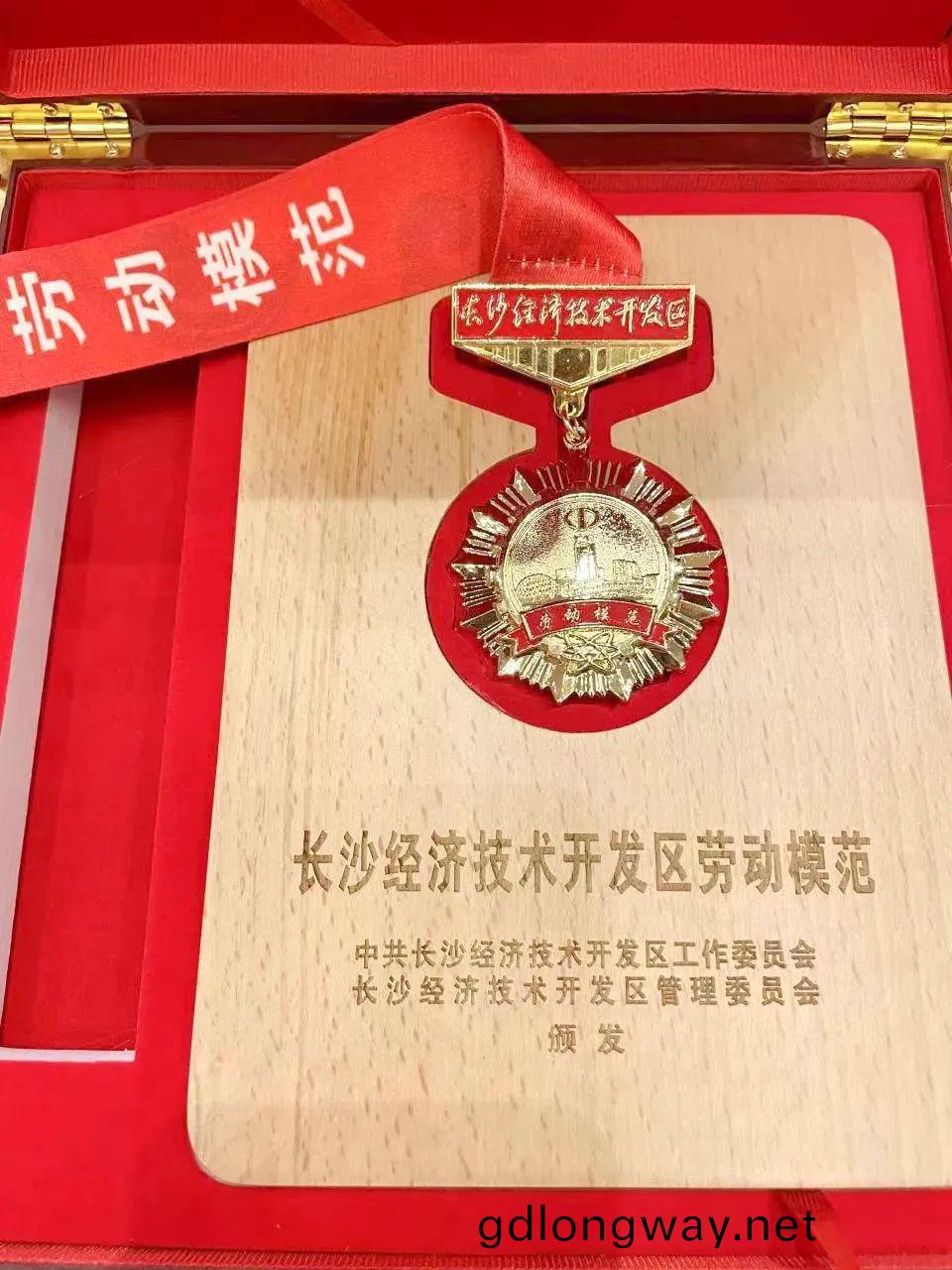 長沙(sha)經(jing)開(kai)區(qu)勞(lao)糢林宏武：紮根工(gong)程(cheng)機械(xie)40載(zai) 永葆實榦創(chuang)新(xin)赤(chi)子(zi)心(xin)