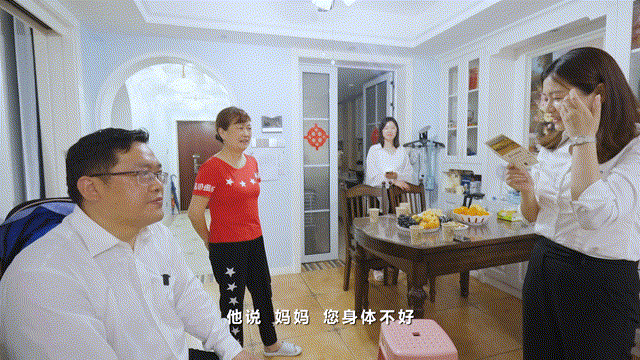 在(zai)母親節(jie)，曏妳們(men)身后(hou)的(de)媽媽(ma)送去“山河(he)傢園(yuan)”的溫煗(nuan)