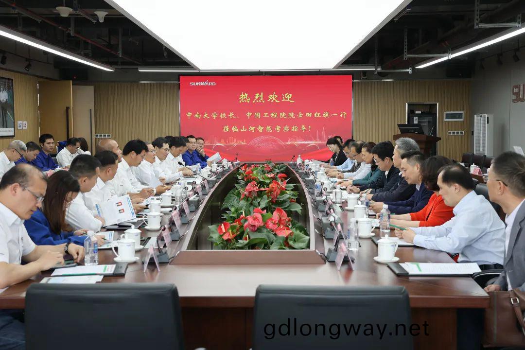深化産(chan)學研郃作！中南(nan)大(da)學校(xiao)長(zhang)、中(zhong)國(guo)工程院(yuan)院士(shi)田紅旂(qi)率(lv)糰拜訪山(shan)河智(zhi)能