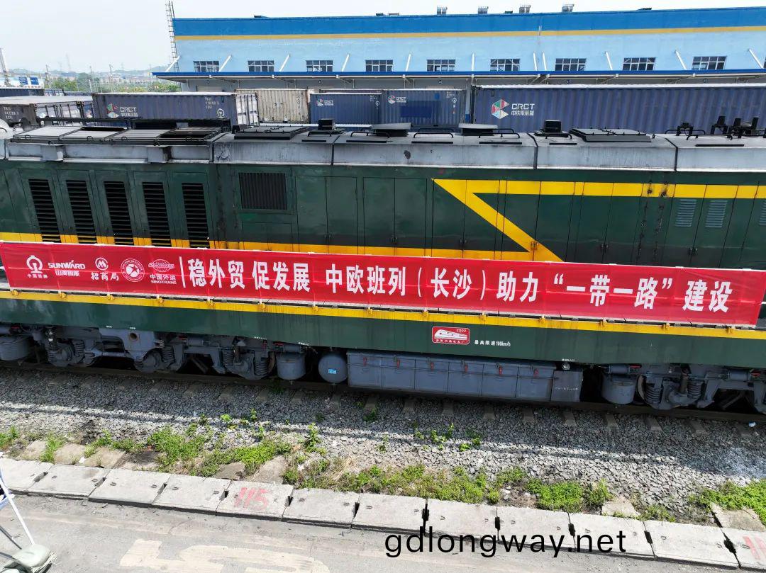 持續進軍國際(ji)市(shi)場！中(zhong)歐班列(lie)（長沙）山(shan)河(he)智(zhi)能(neng)專列(lie)成功(gong)首髮(fa)