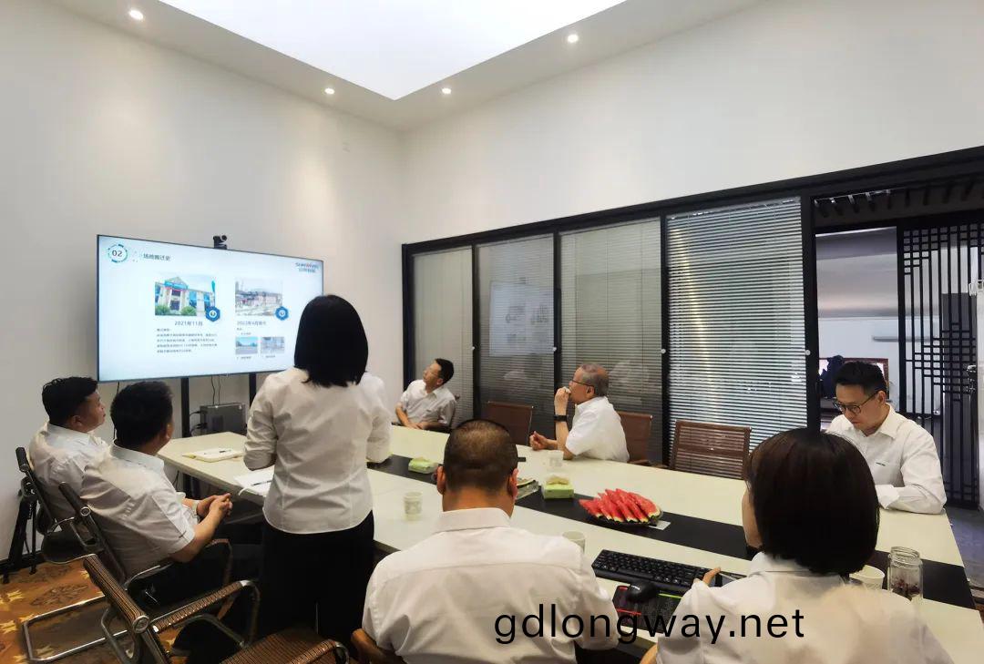 深(shen)入市場一線(xian)！何(he)清(qing)華(hua)一(yi)行赴陝西調研