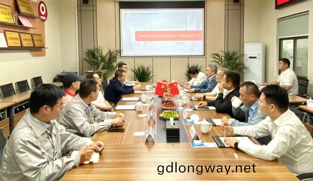 深(shen)入市(shi)場一線！何(he)清華一(yi)行赴陝(shan)西調研