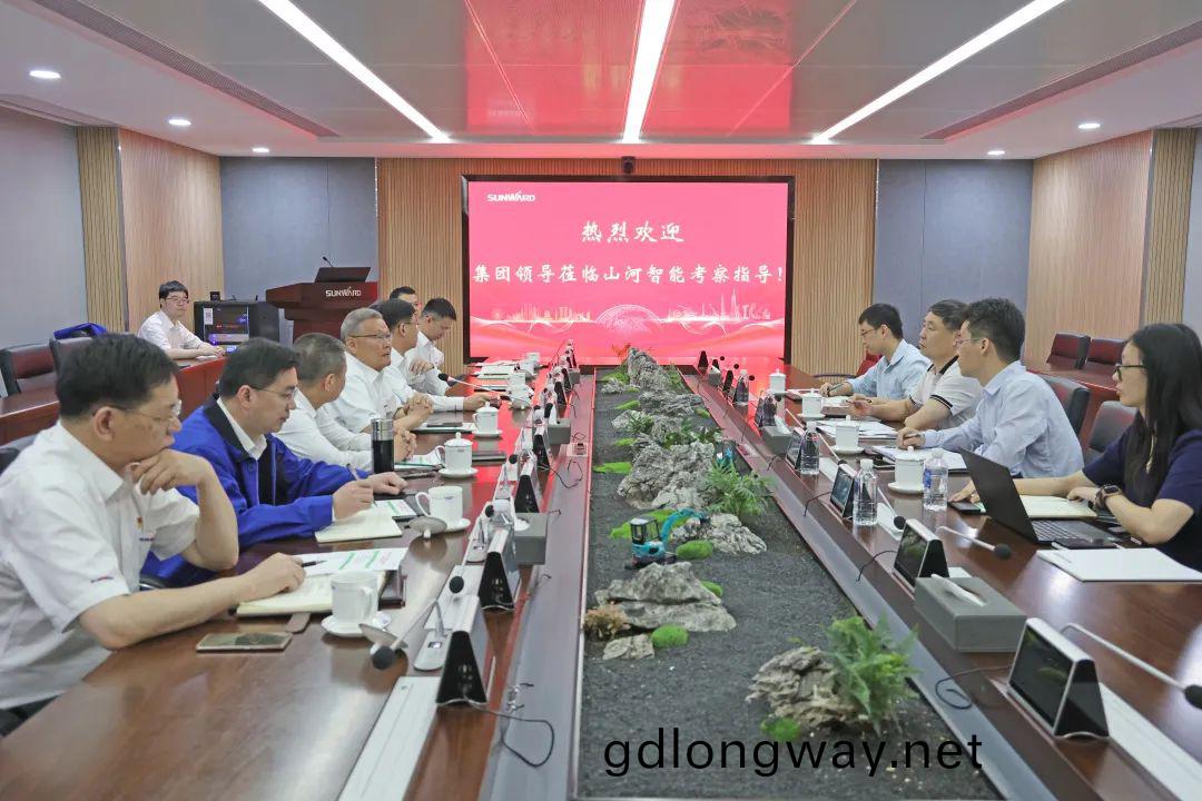廣州(zhou)工控(kong)集糰(tuan)副(fu)總經(jing)理李紹康調(diao)研山(shan)河(he)智(zhi)能
