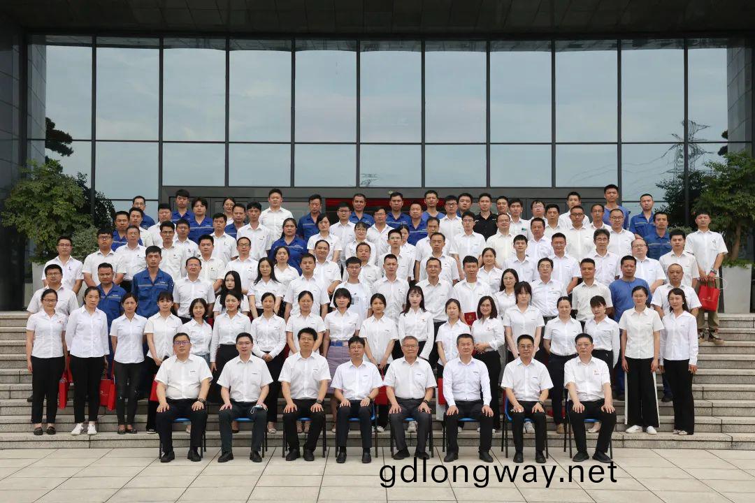 爲(wei)建(jian)功(gong)建(jian)企(qi)建傢(jia)一體化(hua)貢(gong)獻更大力(li)量(liang)！山(shan)河(he)智(zhi)能(neng)第(di)五屆(jie)五(wu)次(ci)“雙代會”成(cheng)功(gong)召(zhao)開