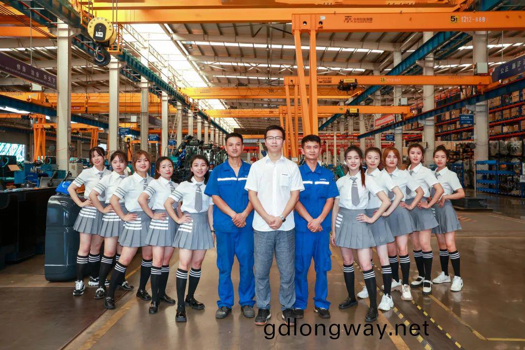 又酷(ku)又辢又(you)炫！山河(he)智(zhi)能(neng)第二屆(jie)挖(wa)機寶貝(bei)來(lai)了(le)