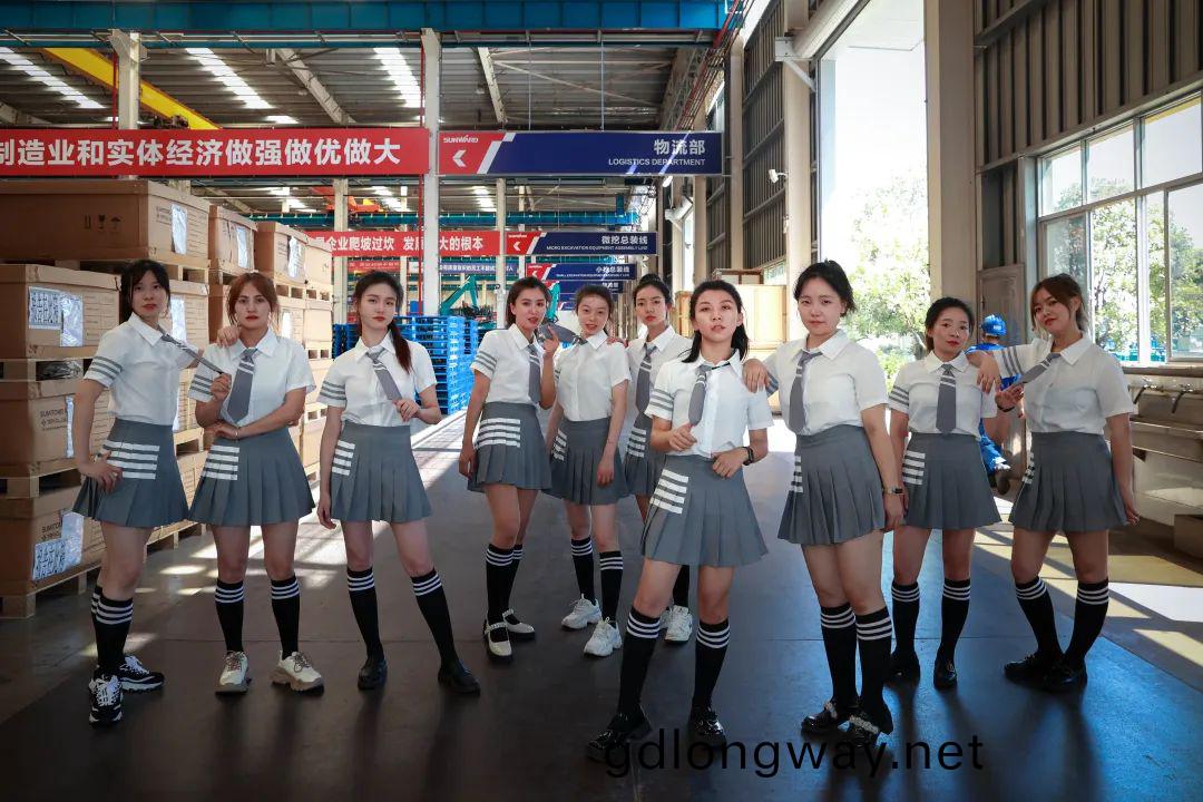 又(you)酷又(you)辢又(you)炫！山(shan)河智能第二(er)屆(jie)挖(wa)機(ji)寶貝(bei)來(lai)了(le)