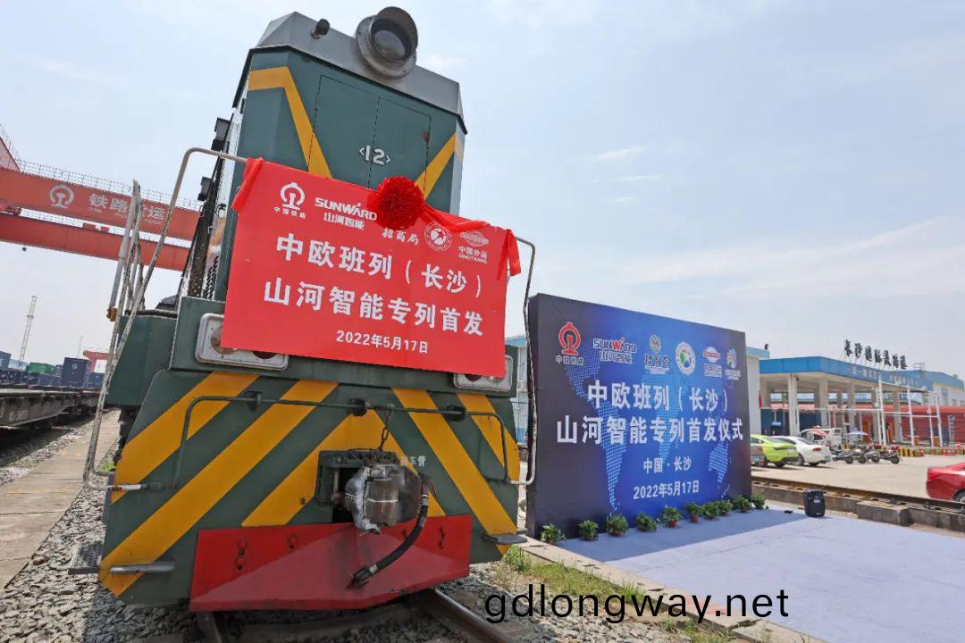 人民日(ri)報：在(zai)更(geng)高水(shui)平(ping)的(de)對外開(kai)放(fang)中實(shi)現(xian)更好(hao)髮(fa)展(zhan)
