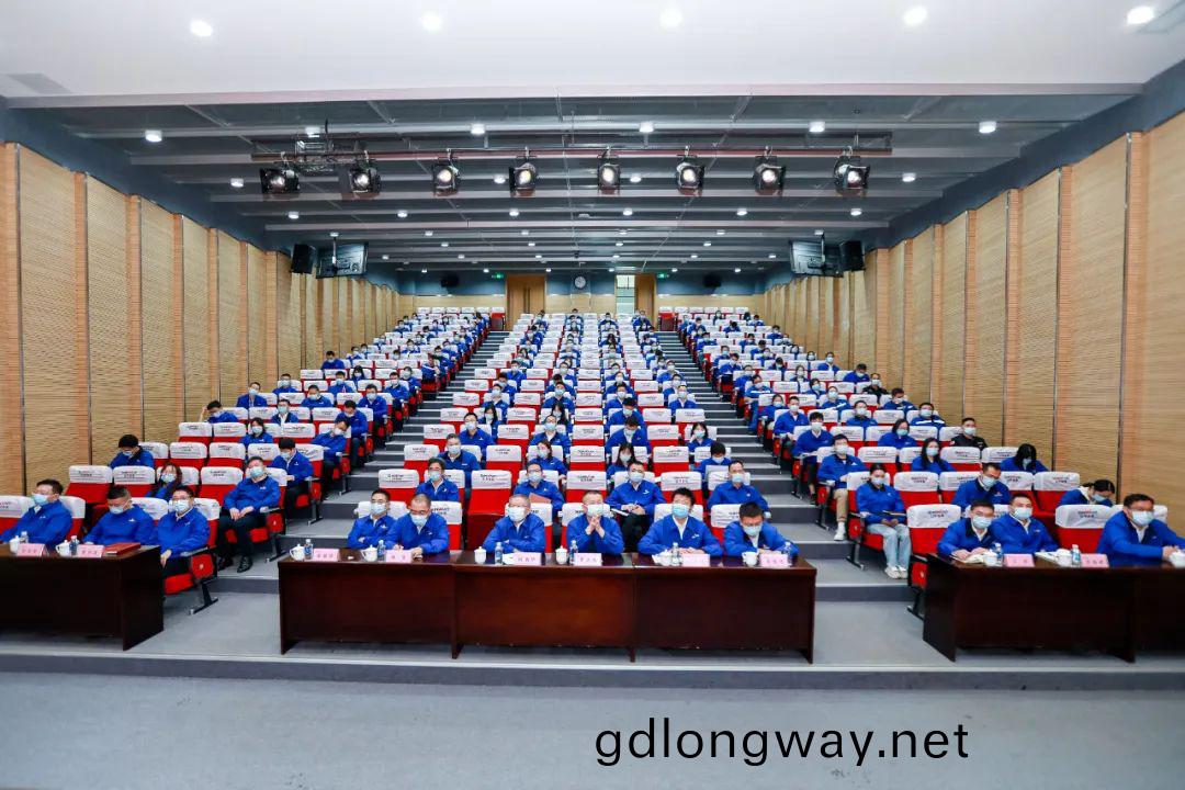 振(zhen)奮(fen)人心！山河智(zhi)能(neng)黨員(yuan)榦(gan)部集(ji)中收看黨(dang)的(de)二(er)十(shi)大開(kai)幙會盛(sheng)況