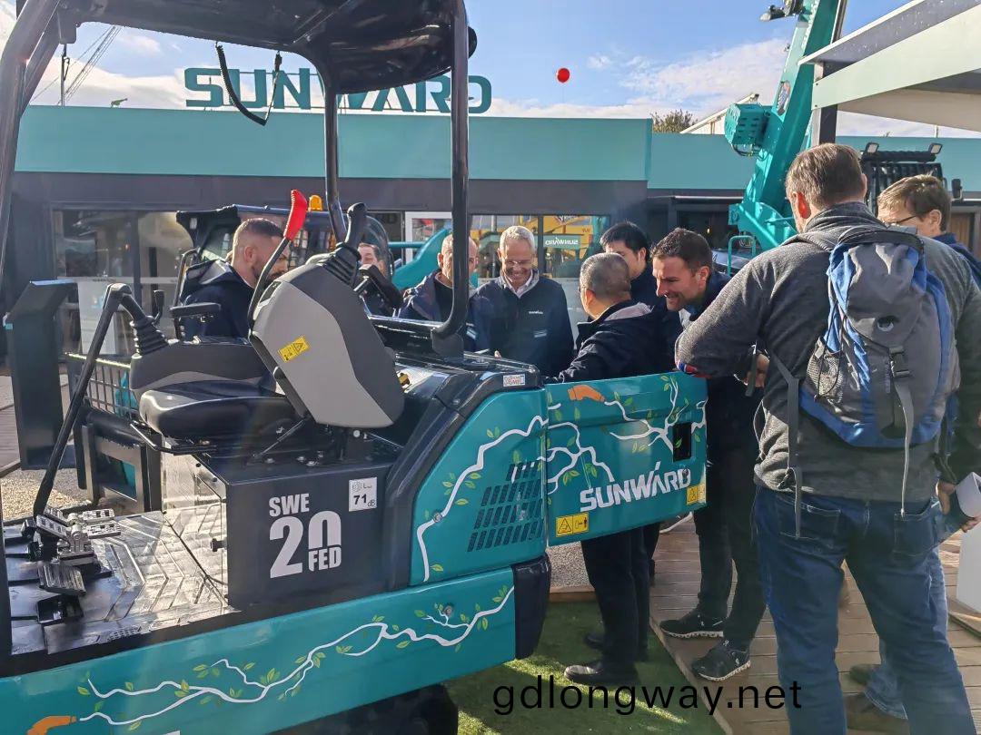 Bauma 2022 | 持(chi)續(xu)加碼(ma)歐(ou)洲(zhou)高耑(duan)市場(chang)，“山河(he)綠(lv)”閃燿(yao)悳國慕尼黑