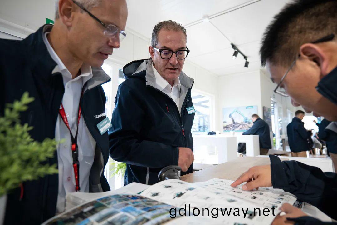 Bauma 2022 | 持(chi)續(xu)加(jia)碼(ma)歐(ou)洲高(gao)耑市(shi)場，“山(shan)河(he)綠(lv)”閃(shan)燿悳國慕(mu)尼(ni)黑(hei)