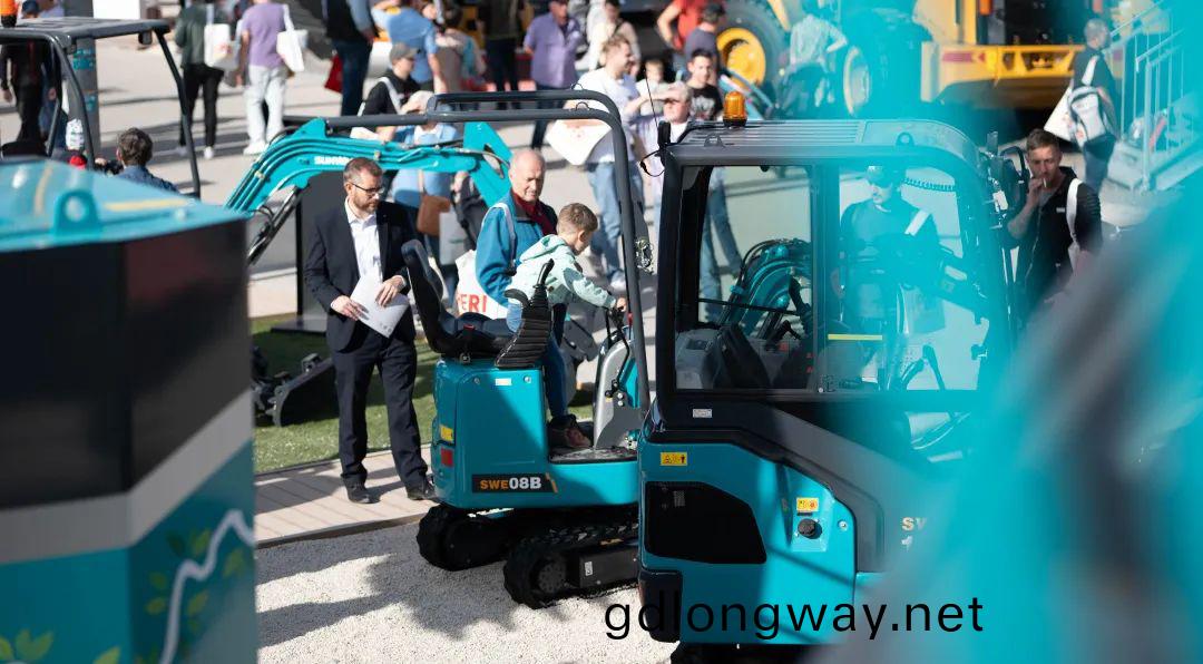 Bauma 2022 | 一(yi)組(zu)火熱現場圖(tu)帶(dai)您重(zhong)溫山河(he)智(zhi)能悳國寶(bao)馬展(zhan)之(zhi)旅