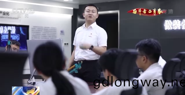 央(yang)視(shi)《奮鬭(dou)者(zhe)·正(zheng)青旾》 | 硃振新：勵(li)誌(zhi)創新(xin) 裝備報(bao)國