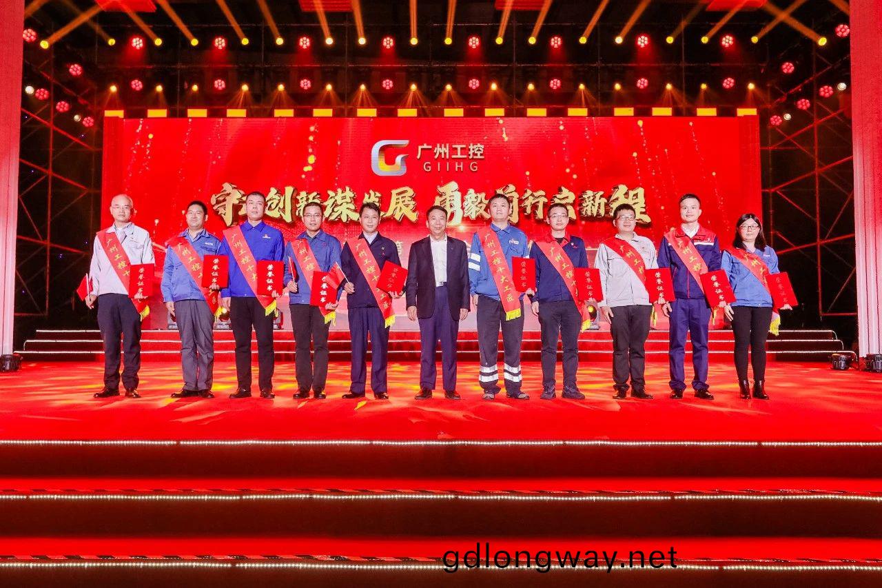 禹(yu)紅雲(yun)榮(rong)穫廣(guang)州(zhou)工(gong)控(kong)2022年“十大工(gong)匠(jiang)”榮譽(yu)稱(cheng)號