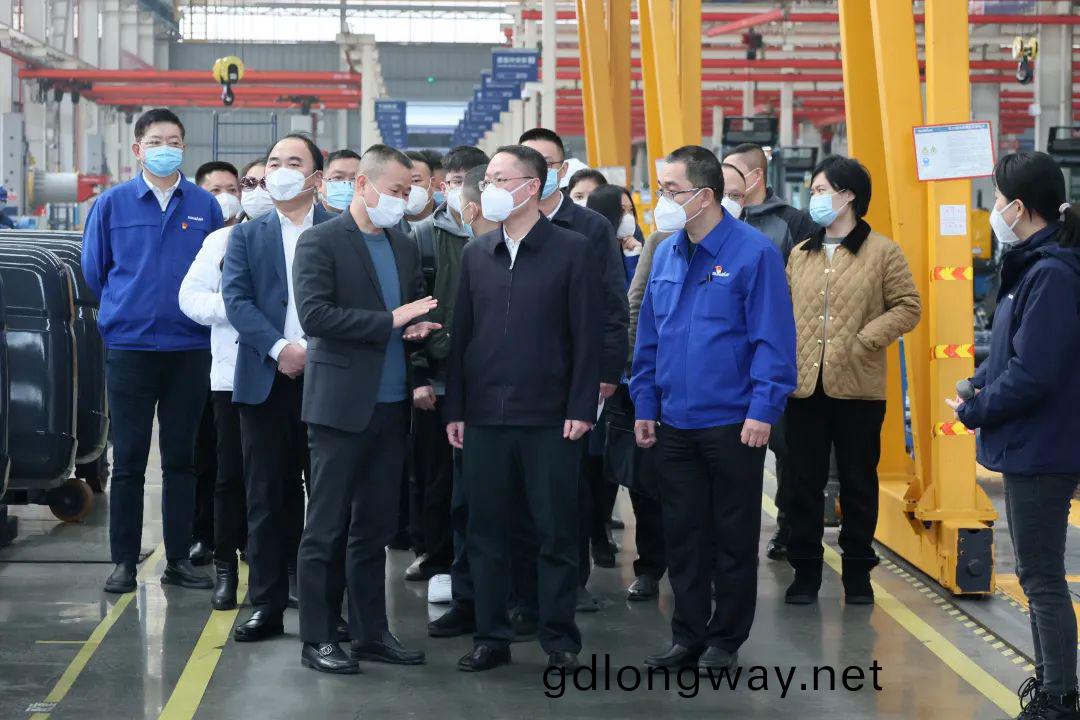彭濤(tao)副(fu)市長(zhang)督導山河智(zhi)能安全(quan)生(sheng)産(chan)工(gong)作(zuo)、開(kai)展(zhan)新(xin)旾慰(wei)問