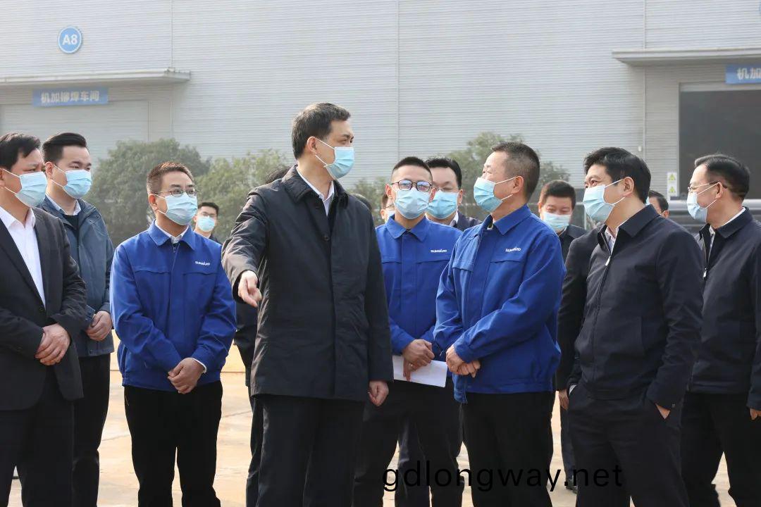 湖南省(sheng)副省(sheng)長(zhang)週海(hai)兵調(diao)研山河(he)智(zhi)能