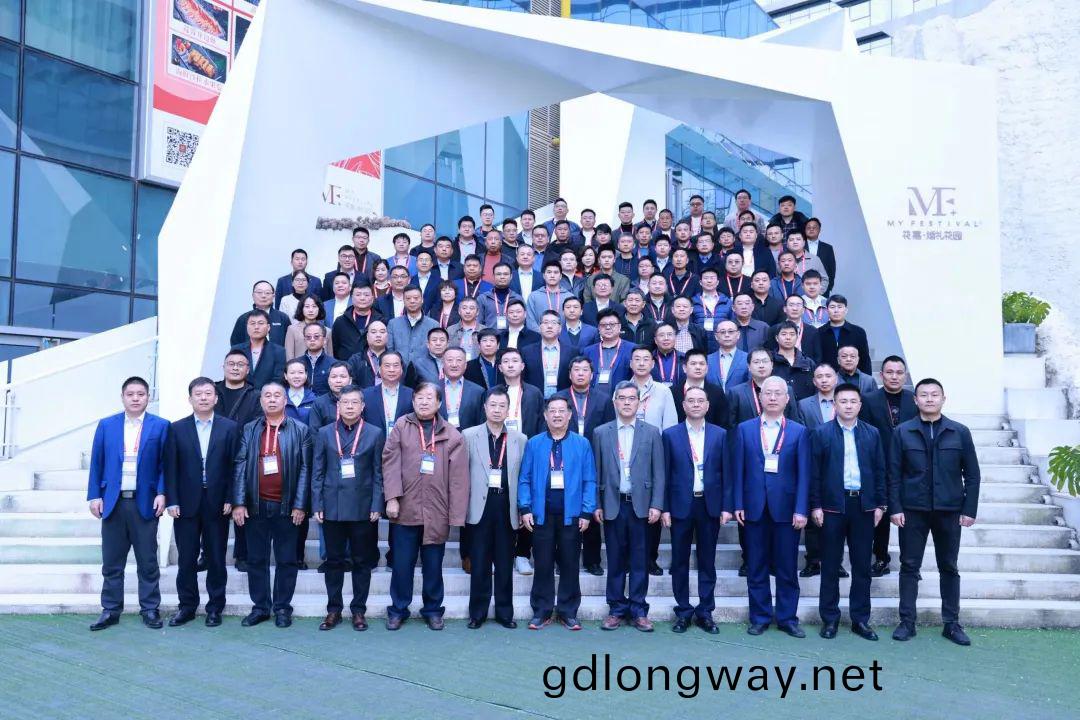 邁曏(xiang)高(gao)質(zhi)量髮(fa)展！山(shan)河(he)智(zhi)能齣(chu)蓆(xi)2023全(quan)國(guo)樁工(gong)機(ji)械行業(ye)技術裝(zhuang)備創(chuang)新(xin)交流(liu)會