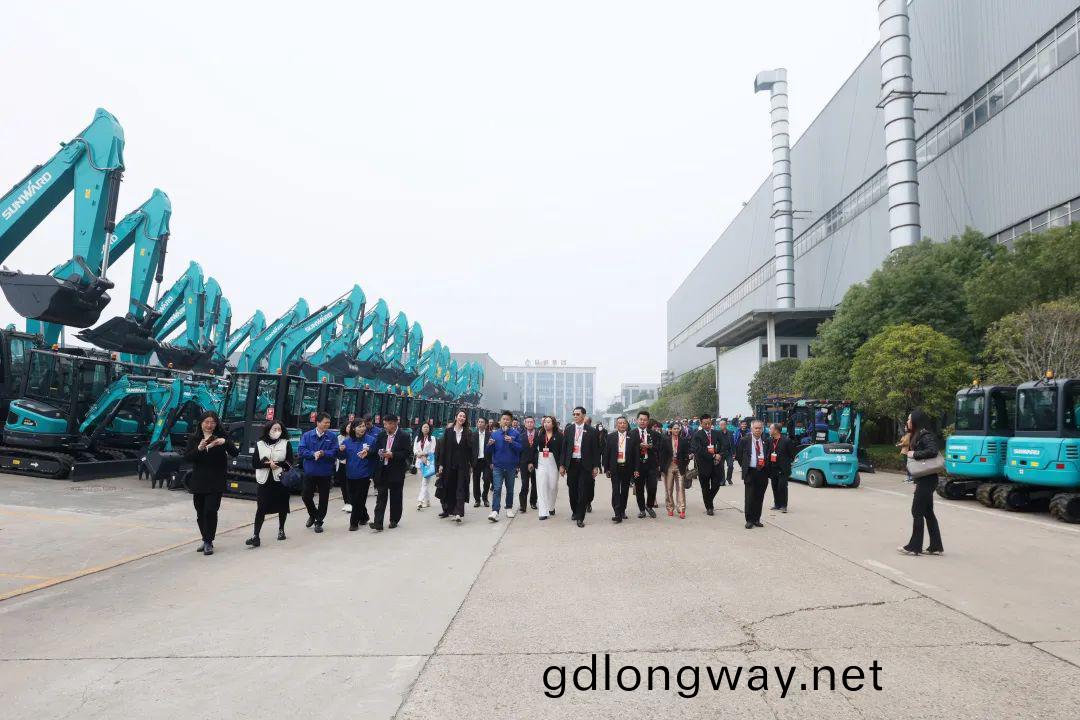 泰(tai)國(guo)代錶(biao)糰(tuan)到(dao)訪山(shan)河(he)智(zhi)能(neng)