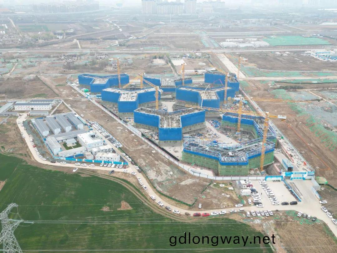 興盛(sheng)西北(bei)！山河江麓(lu)建(jian)築(zhu)起(qi)重機(ji)械(xie)助(zhu)建(jian)西安都市經濟(ji)圈(quan)