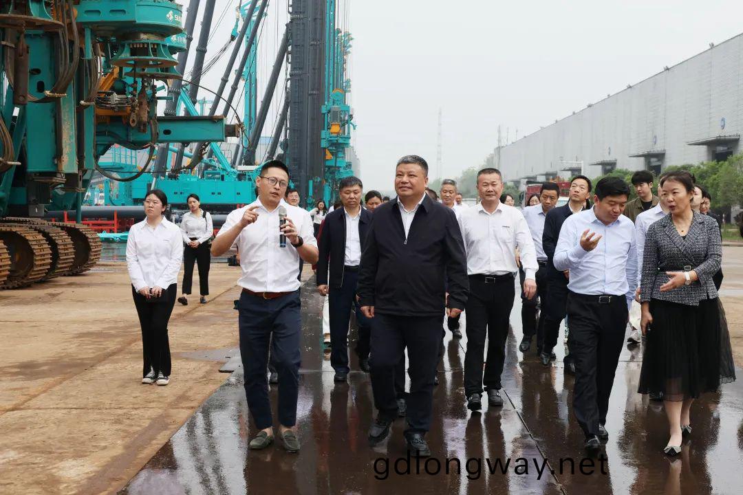 長(zhang)沙市(shi)政(zheng)協主(zhu)蓆陳(chen)剛調(diao)研山(shan)河智能